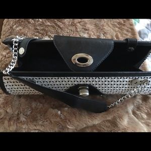 Black and white wine bottle carrying purse